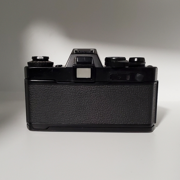 Vintage Yashica FR 35mm Film Camera - Picture 3 of 9